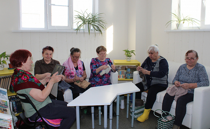 Урок планшетной грамотности в Атлашевской сельской библиотеке